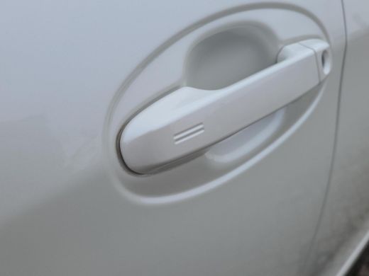 Toyota Yaris 1.5 Hybrid Y20 | Bi-Tone | Automaat | Navigatie | Rijklaarprijs incl. garantie | ActivLease financial lease