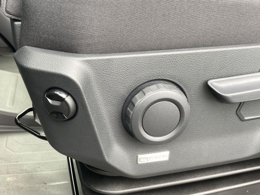 Volkswagen Crafter Volkswagen 2024 | 140 PK | Automaat | Geveerde bestuurdersstoel | Navigatie | Camera | Full LED ActivLease financial lease