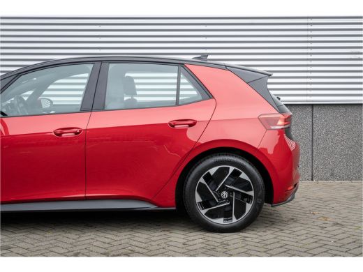 Volkswagen ID.3 Volkswagen Pure 45 kWh | Comfortpakket Plus| 18 inch | snelladen ActivLease financial lease