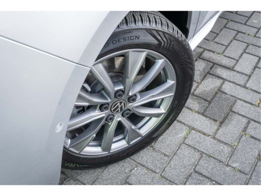 Volkswagen Multivan Volkswagen 1.4 eHybrid L2H1 Life Business | Trekhaak| Alarm| Pan-dak | 7 persoons| ActivLease financial lease