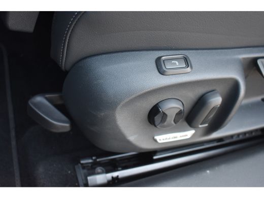 Volkswagen Passat Variant 1.5 eHybrid PHEV 204PK Elegance Business | PANORAMADAK | TREKHAAK ActivLease financial lease