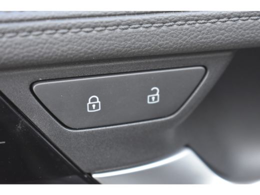 Volkswagen Passat Variant 1.5 eHybrid PHEV 204PK Elegance Business | PANORAMADAK | TREKHAAK ActivLease financial lease