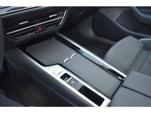 Volkswagen Passat Variant 1.5 eHybrid PHEV 204PK Elegance Business | PANORAMADAK | TREKHAAK ActivLease financial lease