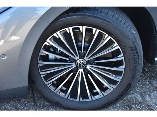 Volkswagen Passat Variant 1.5 eHybrid PHEV 204PK Elegance Business | PANORAMADAK | TREKHAAK ActivLease financial lease