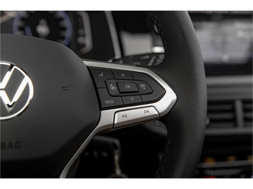 Volkswagen Polo 1.0 TSI R-Line Edition | Panoramadak | 17 inch LMV | Camera | Navi | Adapt. Cruise | ActivLease financial lease