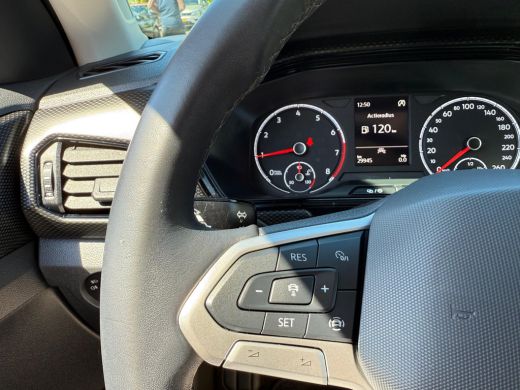 Volkswagen T-Cross 1.0 95PK TSI Life | ACC | Apple Carplay | Airco ActivLease financial lease