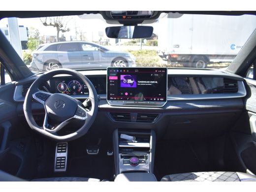 Volkswagen Tayron 1.5 eTSI R-Line Edition | Electronic climate controle | Elektrisch bedienbare achterklep | Elektr... ActivLease financial lease