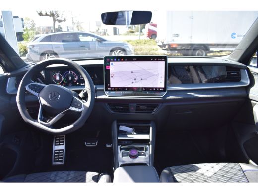 Volkswagen Tayron 1.5 eTSI R-Line Edition | Electronic climate controle | Elektrisch bedienbare achterklep | Elektr... ActivLease financial lease