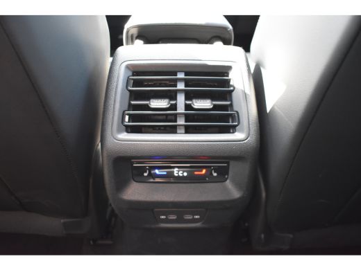 Volkswagen Tayron 1.5 eTSI R-Line Edition | Electronic climate controle | Elektrisch bedienbare achterklep | Elektr... ActivLease financial lease