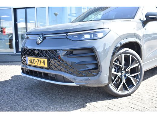 Volkswagen Tayron 1.5 eTSI R-Line Edition | Electronic climate controle | Elektrisch bedienbare achterklep | Elektr... ActivLease financial lease