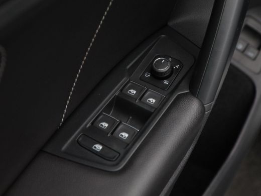 Volkswagen Tiguan 1.4 TSi 245 Pk eHybrid Automaat R-Line Business+ | Adaptive Cruise | Achteruitrijcamera | CarPlay... ActivLease financial lease