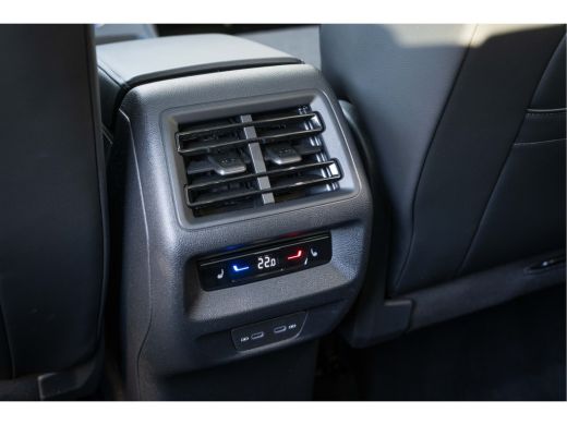 Volkswagen Tiguan Volkswagen 1.5 eHybrid 204PK PHEV Life Edition | Pan-dak | Assistant | Design| Comfort | Trekhaak | ActivLease financial lease