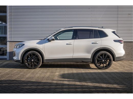 Volkswagen Tiguan Volkswagen 1.5 eHybrid 204PK PHEV Life Edition | Pan-dak | Assistant | Design| Comfort | Trekhaak | ActivLease financial lease