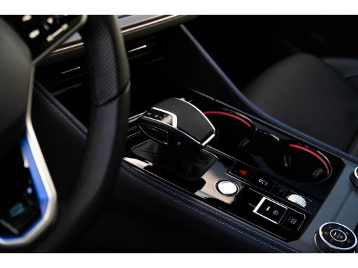 Volkswagen Touareg Volkswagen 3.0 TSi 462PK eHybrid 4MOTION R | NIEUW MODEL |  Luchtvering | Nachtzicht | Stoelverwa... ActivLease financial lease