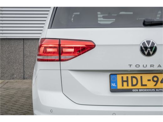 Volkswagen Touran 1.5 TSI 150PK DSG Highline 7p | Trekhaak| stoel+stuurverwarming| App connect| ActivLease financial lease