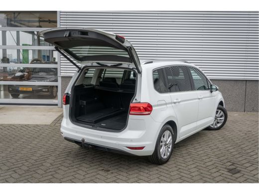 Volkswagen Touran 1.5 TSI 150PK DSG Highline 7p | Trekhaak| stoel+stuurverwarming| App connect| ActivLease financial lease