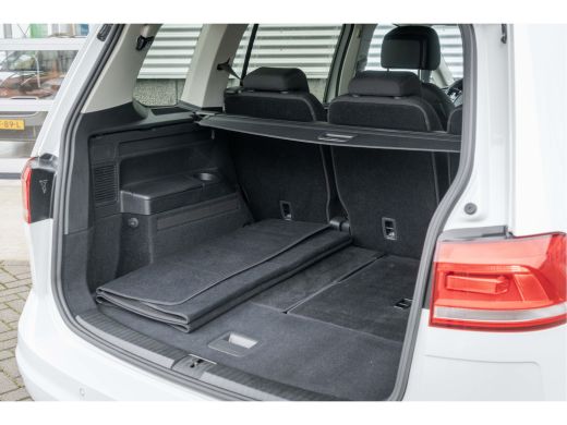 Volkswagen Touran 1.5 TSI 150PK DSG Highline 7p | Trekhaak| stoel+stuurverwarming| App connect| ActivLease financial lease