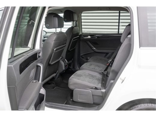 Volkswagen Touran 1.5 TSI 150PK DSG Highline 7p | Trekhaak| stoel+stuurverwarming| App connect| ActivLease financial lease