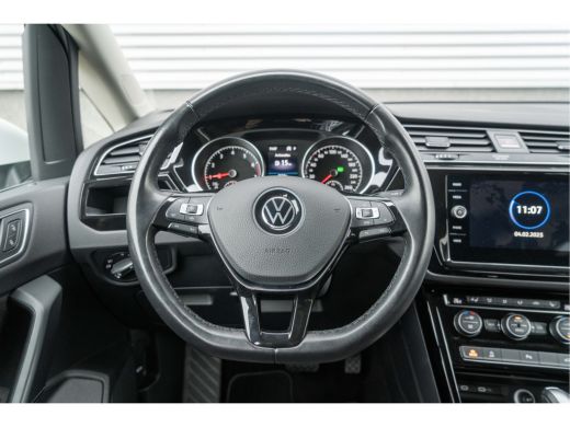 Volkswagen Touran 1.5 TSI 150PK DSG Highline 7p | Trekhaak| stoel+stuurverwarming| App connect| ActivLease financial lease