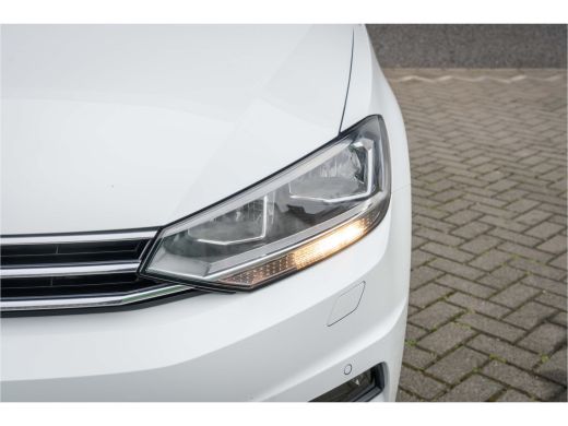 Volkswagen Touran 1.5 TSI 150PK DSG Highline 7p | Trekhaak| stoel+stuurverwarming| App connect| ActivLease financial lease