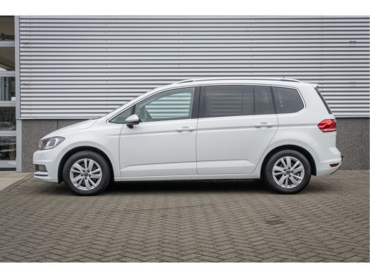 Volkswagen Touran 1.5 TSI 150PK DSG Highline 7p | Trekhaak| stoel+stuurverwarming| App connect| ActivLease financial lease