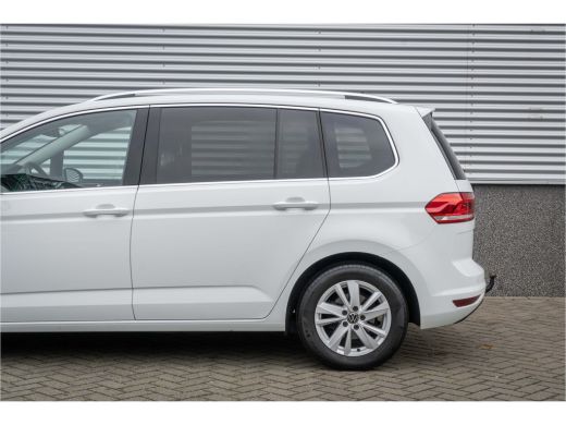Volkswagen Touran 1.5 TSI 150PK DSG Highline 7p | Trekhaak| stoel+stuurverwarming| App connect| ActivLease financial lease