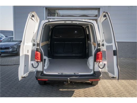 Volkswagen Transporter Volkswagen 2.0 TDI L1H1 28 Comfortline | Trekhaak | Navigatie | Cruise control | ActivLease financial lease