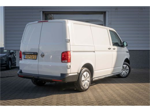 Volkswagen Transporter Volkswagen 2.0 TDI L1H1 28 Comfortline | Trekhaak | Navigatie | Cruise control | ActivLease financial lease