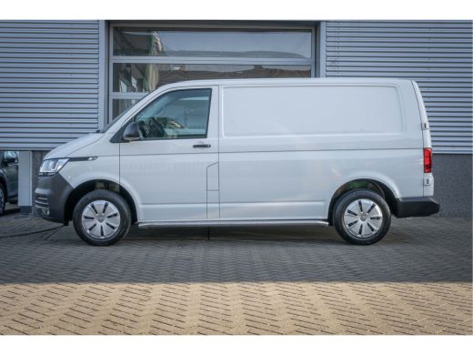 Volkswagen Transporter Volkswagen 2.0 TDI L1H1 28 Comfortline | Trekhaak | Navigatie | Cruise control | ActivLease financial lease