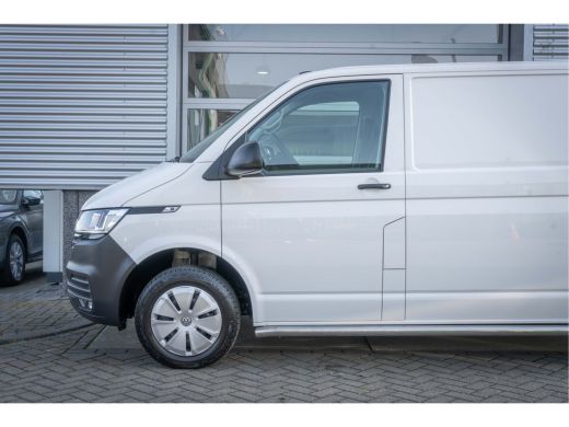 Volkswagen Transporter Volkswagen 2.0 TDI L1H1 28 Comfortline | Trekhaak | Navigatie | Cruise control | ActivLease financial lease