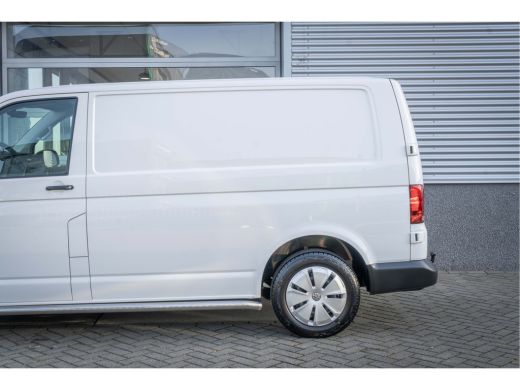 Volkswagen Transporter Volkswagen 2.0 TDI L1H1 28 Comfortline | Trekhaak | Navigatie | Cruise control | ActivLease financial lease