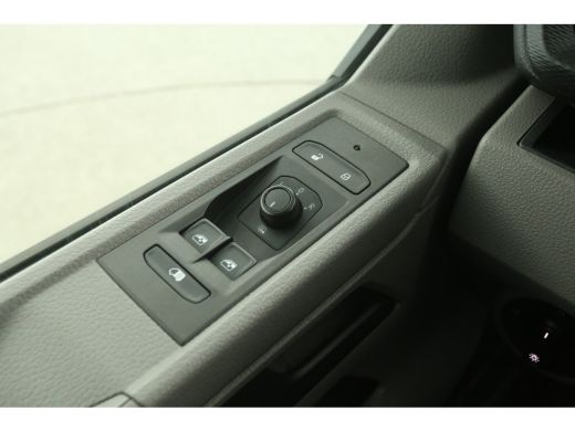 Volkswagen Transporter 2.0 TDI L2H1 150PK Automaat Airco Carplay Cruise DSG PDC 3 Persoons Elektrpakket ActivLease financial lease