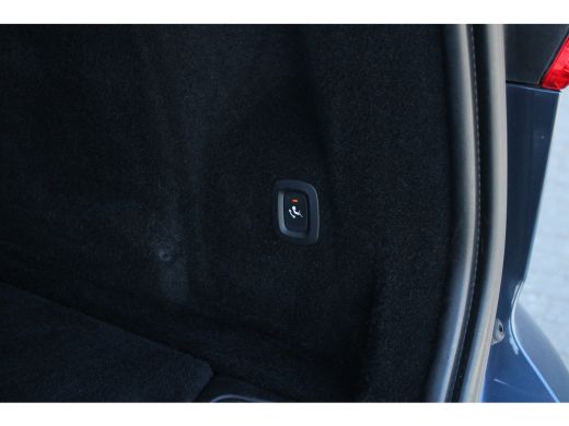 Volvo  XC60 B5 Momentum Business | Adaptive Cruise | Stuur/Stoelverwarming | Standkachel | Memory stoelen | G... ActivLease financial lease