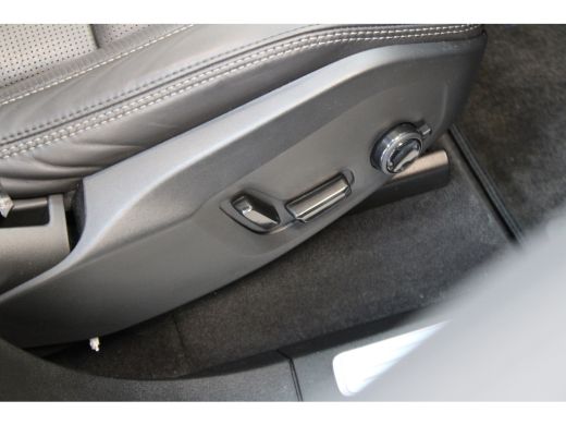 Volvo  XC90 T8 455PK AWD Ultra Dark | Luchtvering | Massage | B&W Audio | Trekhaak ActivLease financial lease