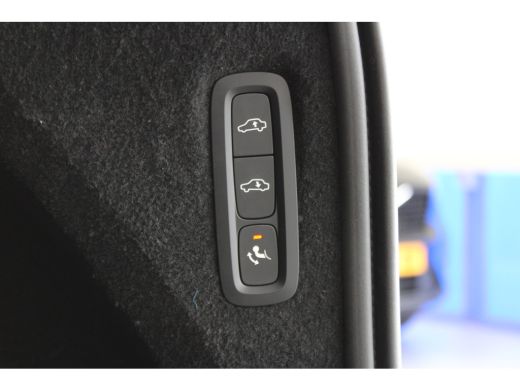 Volvo  XC90 T8 455PK AWD Ultra Dark | Luchtvering | Massage | B&W Audio | Trekhaak ActivLease financial lease