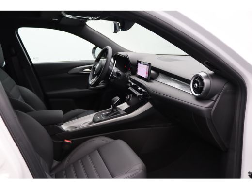 Alfa Romeo Tonale Alfa Romeo 1.3T PHEV Veloce | Achteruitrijcamera | Apple Carplay/Android Auto|telefoonintegratie ... ActivLease financial lease