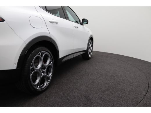 Alfa Romeo Tonale Alfa Romeo 1.3T PHEV Veloce | Achteruitrijcamera | Apple Carplay/Android Auto|telefoonintegratie ... ActivLease financial lease