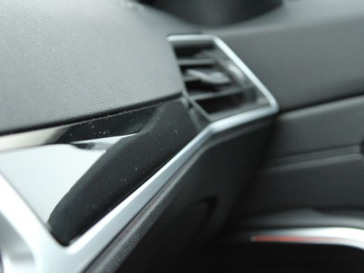 BMW 3-serie 320i Executive Edition NL AUTO | STOELVERW | CARPLAY | ActivLease financial lease