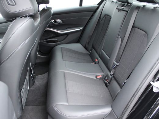 BMW 3-serie 320i Executive Edition NL AUTO | STOELVERW | CARPLAY | ActivLease financial lease
