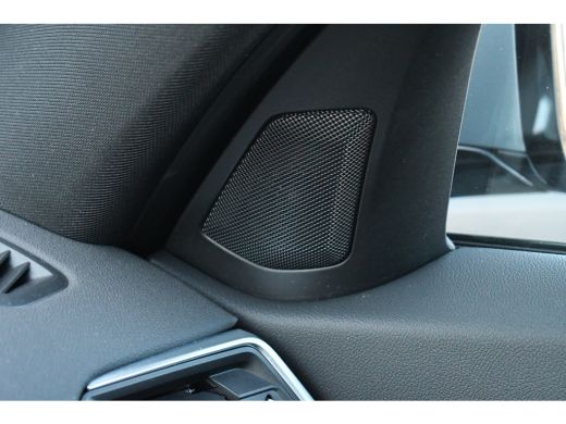 BMW 3 Serie Touring 320e M-Sport ACC HUD Sfeer Camera HiFi Stuurverw ActivLease financial lease