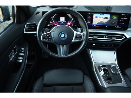 BMW 3 Serie Touring 320e M-Sport ACC HUD Sfeer Camera HiFi Stuurverw ActivLease financial lease