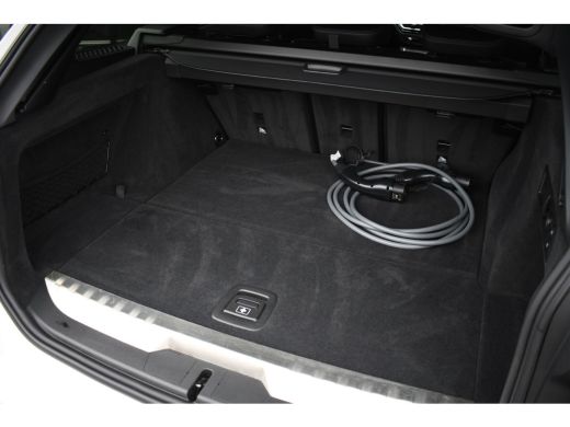 BMW 3 Serie Touring 320e M-Sport ACC HUD Sfeer Camera HiFi Stuurverw ActivLease financial lease