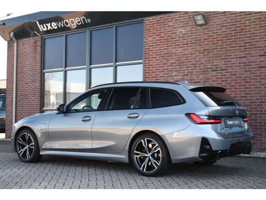 BMW 3 Serie Touring 320e M-Sport ACC HUD Sfeer Camera HiFi Stuurverw ActivLease financial lease