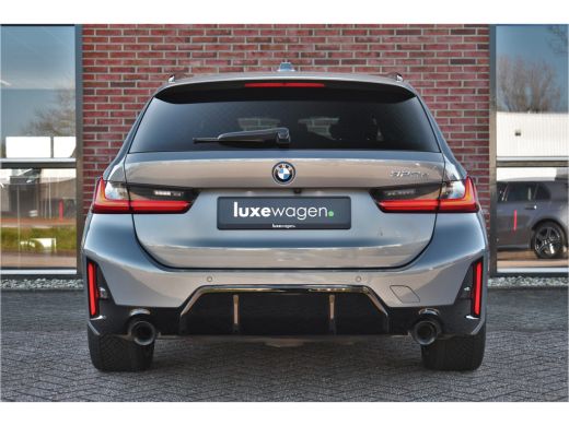 BMW 3 Serie Touring 320e M-Sport ACC HUD Sfeer Camera HiFi Stuurverw ActivLease financial lease