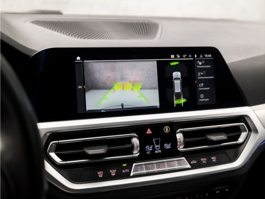BMW 3 Serie Touring 320i Sportline Shadow 184Pk Automaat (APPLE CARPLAY, GROOT NAVI, CAMERA, LEDER, ADAPTIVE ... ActivLease financial lease