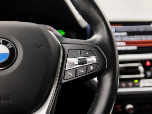 BMW 3 Serie Touring 320i Sportline Shadow 184Pk Automaat (APPLE CARPLAY, GROOT NAVI, CAMERA, LEDER, ADAPTIVE ... ActivLease financial lease