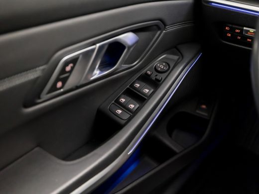 BMW 3 Serie Touring 320i Sportline Shadow 184Pk Automaat (APPLE CARPLAY, GROOT NAVI, CAMERA, LEDER, ADAPTIVE ... ActivLease financial lease