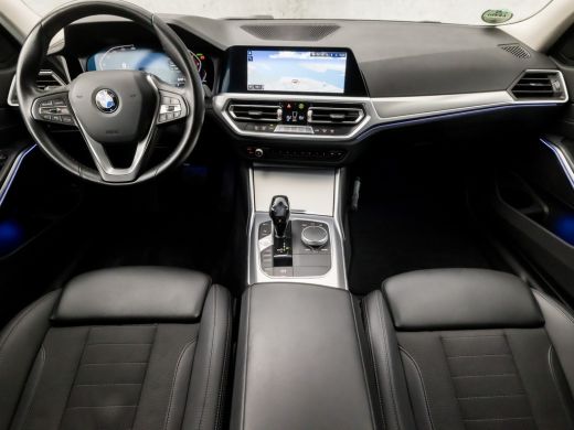 BMW 3 Serie Touring 320i Sportline Shadow 184Pk Automaat (APPLE CARPLAY, GROOT NAVI, CAMERA, LEDER, ADAPTIVE ... ActivLease financial lease