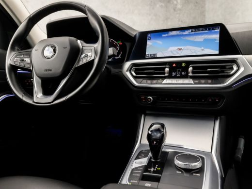 BMW 3 Serie Touring 320i Sportline Shadow 184Pk Automaat (APPLE CARPLAY, GROOT NAVI, CAMERA, LEDER, ADAPTIVE ... ActivLease financial lease