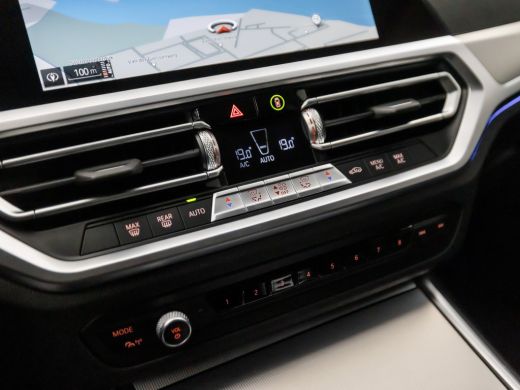 BMW 3 Serie Touring 320i Sportline Shadow 184Pk Automaat (APPLE CARPLAY, GROOT NAVI, CAMERA, LEDER, ADAPTIVE ... ActivLease financial lease